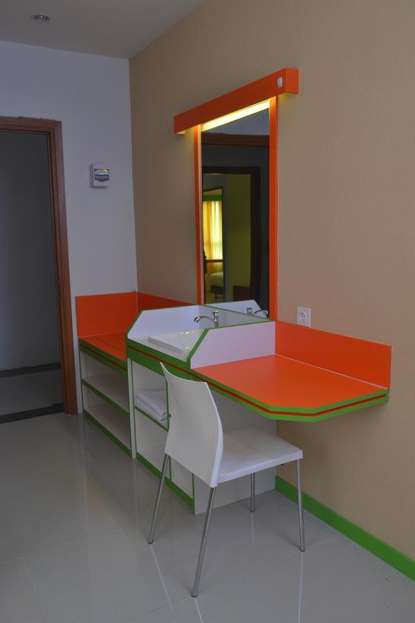 Titanium Express Homtel Hotel Jakarta Luaran gambar